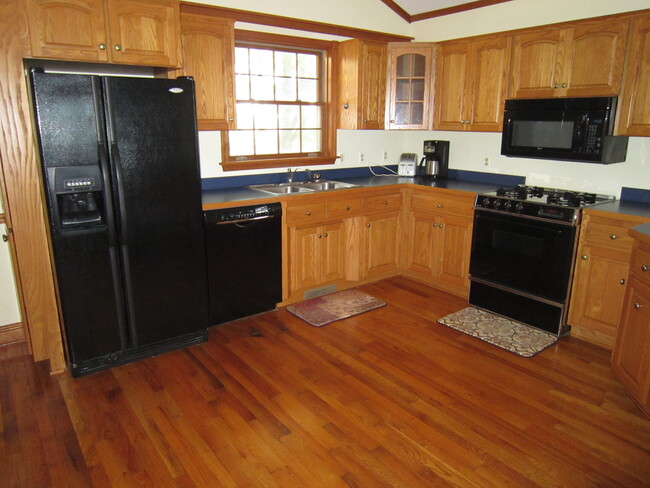 Kitchen - 21440 Bald Eagle Rd