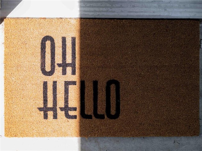 Building Photo - 352 W 5th St