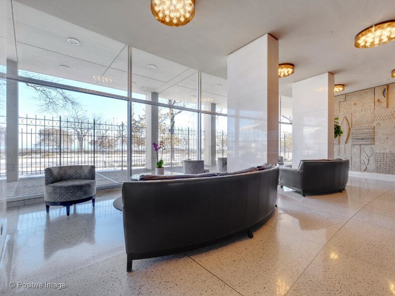 Building Photo - 1150 N Lake Shore Dr