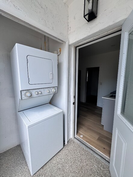 Building Photo - 4028 SW 11th St