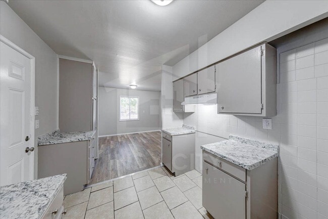 Building Photo - 3224 Welch Dr