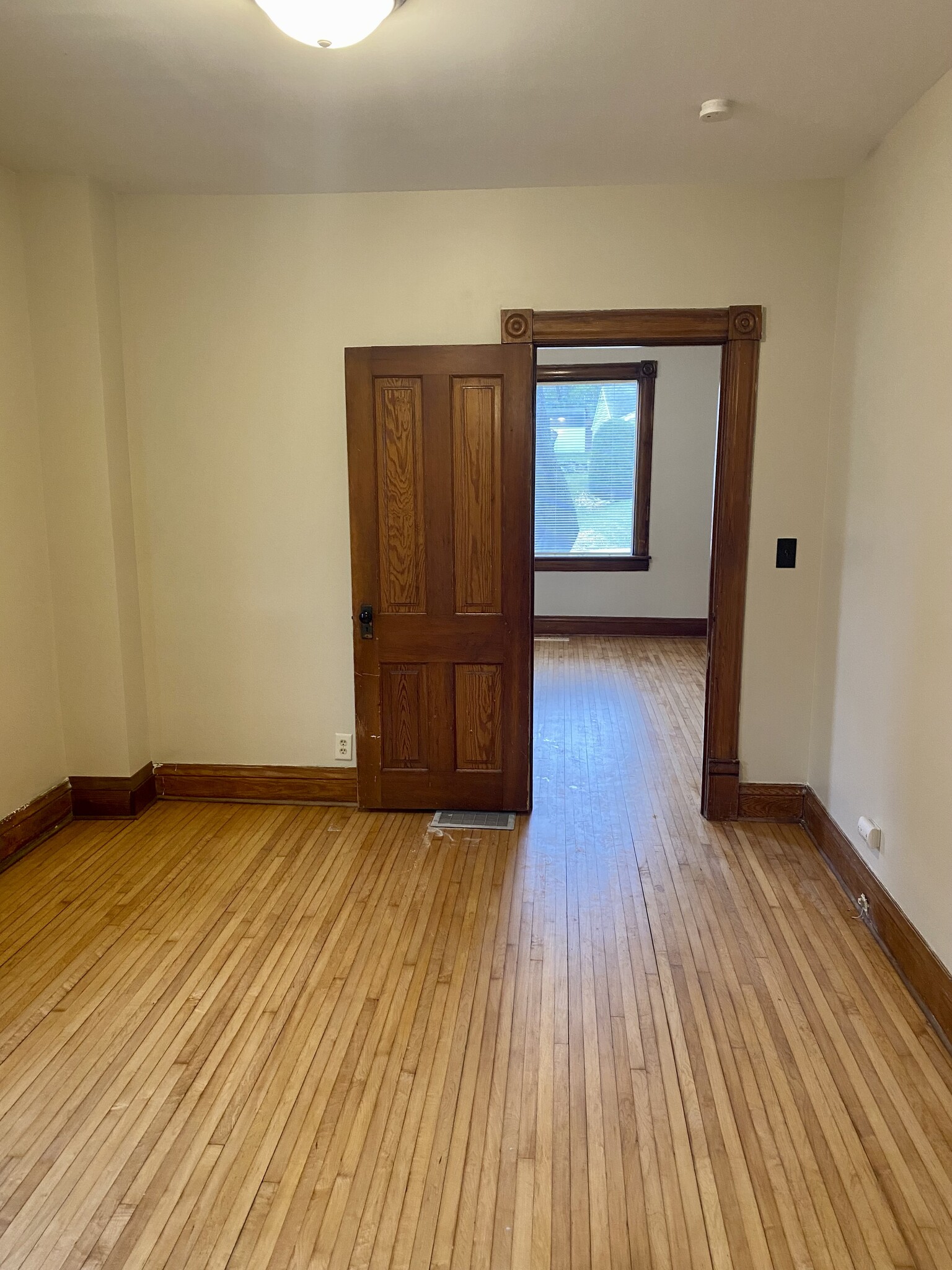 Main Levl Bedroom - 436 Glendale St