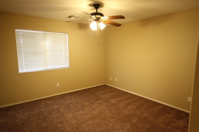 Building Photo - Now Available! Phoenix Rental Home Ready