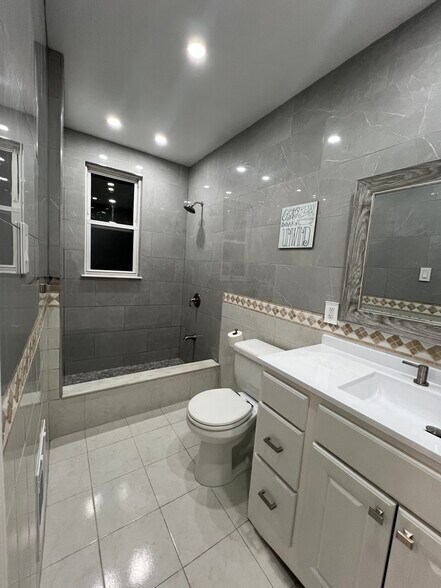 Building Photo - 83 W 11th St