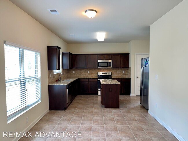 Building Photo - 4 br, 2.5 bath House - 2700 Feldspar Way