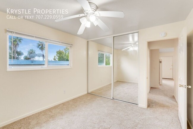 Building Photo - NOW Available In Benicia! 2 BD, 1 BA Condo...