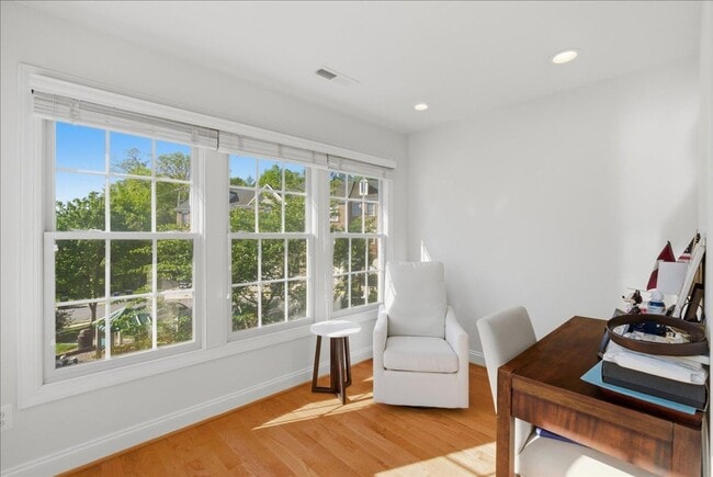 Building Photo - Welcome to this beautifully maintained 4-bedroom, 3.5-bath townhome in the heart of Lorton