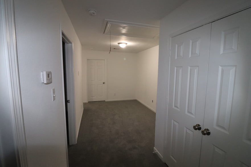 Building Photo - 6950 Paris St