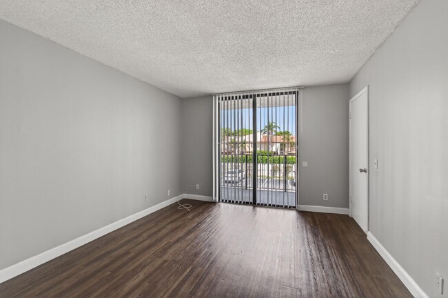 Building Photo - 708 Executive Center Dr