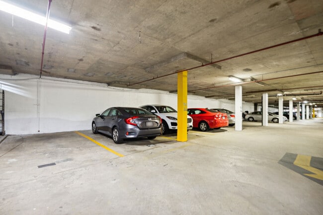 Building Photo - 102 Monroe St