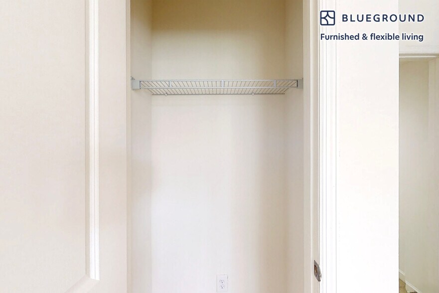 Building Photo - 998 Stewart Ave