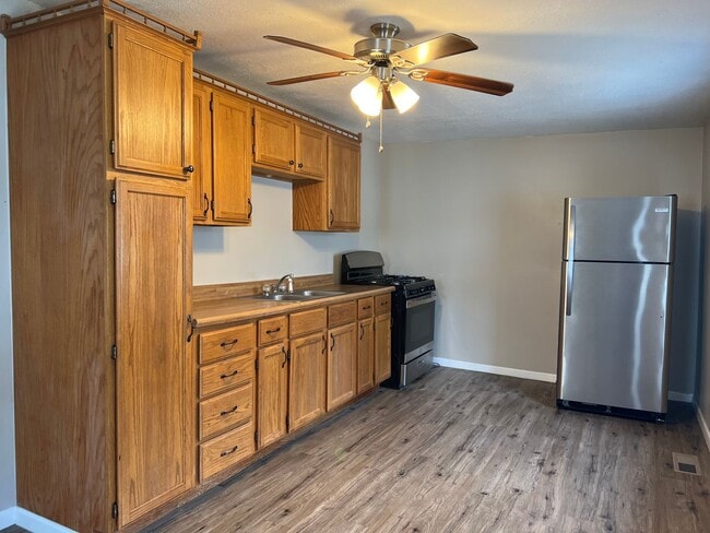 Building Photo - 3 Bedroom Home For Rent Now!