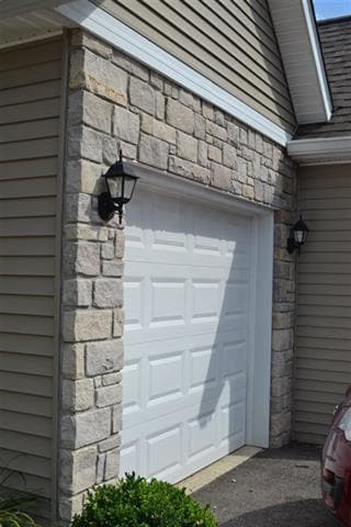 Building Photo - 3 bedroom, 2.5 bath Condo: Stoneview Neighborhood in Ellettsville! Available NOW!!