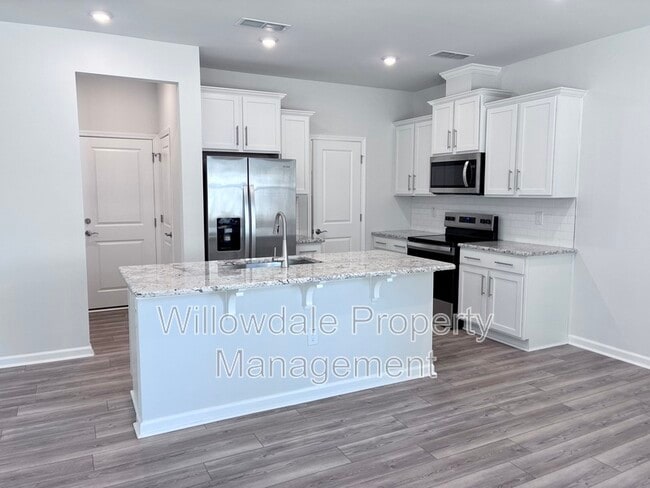 Building Photo - 866 McKenzie Pk Ter