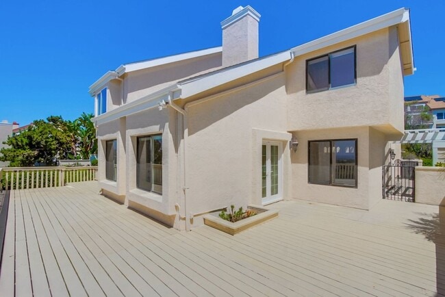 Building Photo - Fantastic ocean views in this spectacular ...