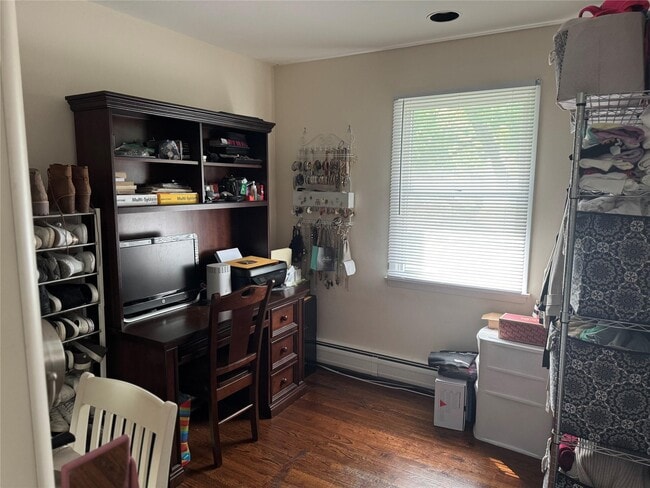 Building Photo - 33 Lake Nanuet Dr