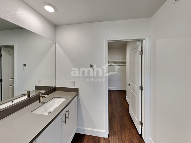 Building Photo - 10465 Beavertail Hill Ave