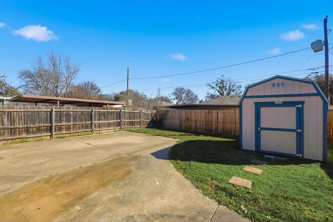Building Photo - Half of Duplex Ready for New Tenants- 2 Bed, 2 Bath- North Richland Hills- Birdville ISD- 76180
