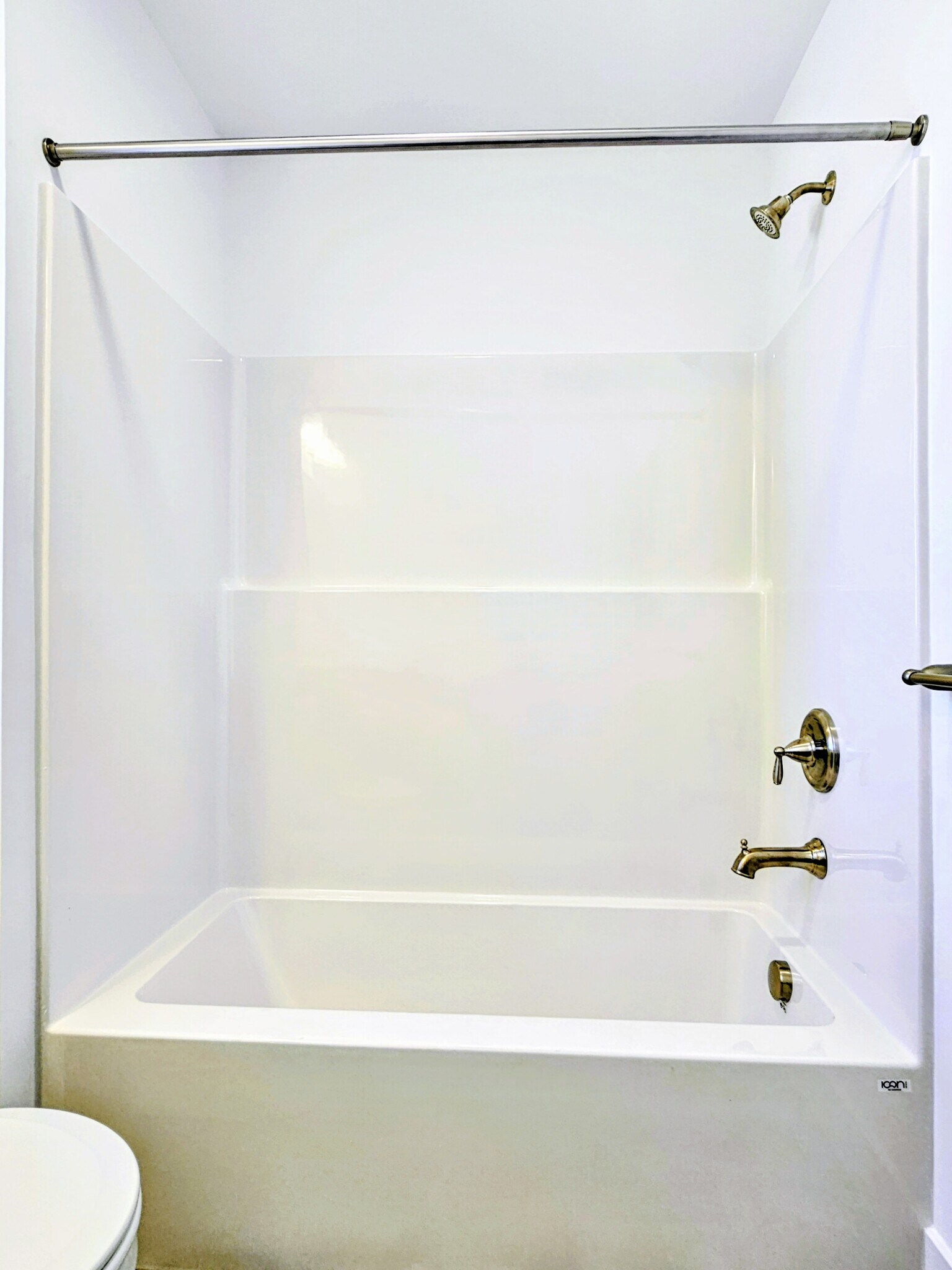 Building Photo - 108 Meadows Bnd