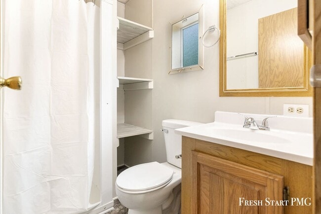 Building Photo - Freshly Renovated 2 Bed, 2 Bath Home on Ac...