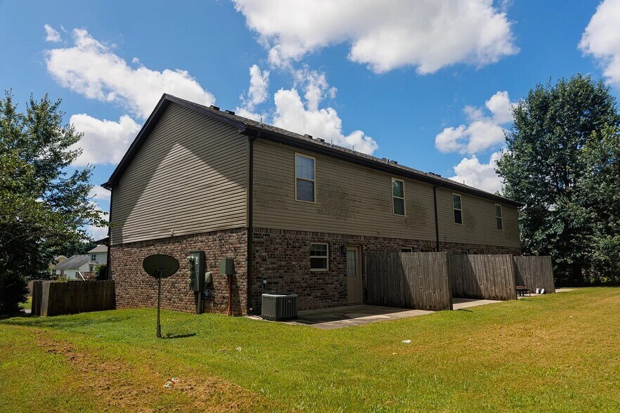 Building Photo - 1775 Spring Water Dr