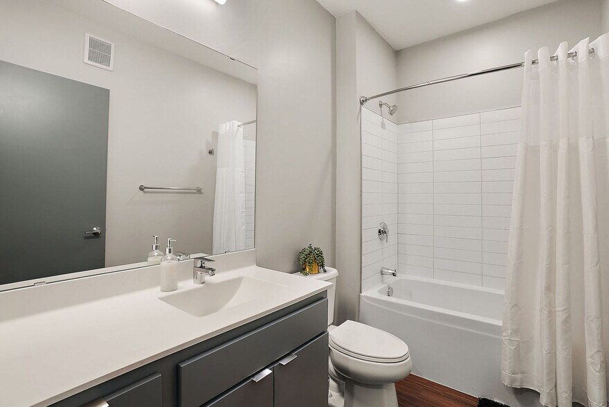 Building Photo - 1410 Nicollet Ave