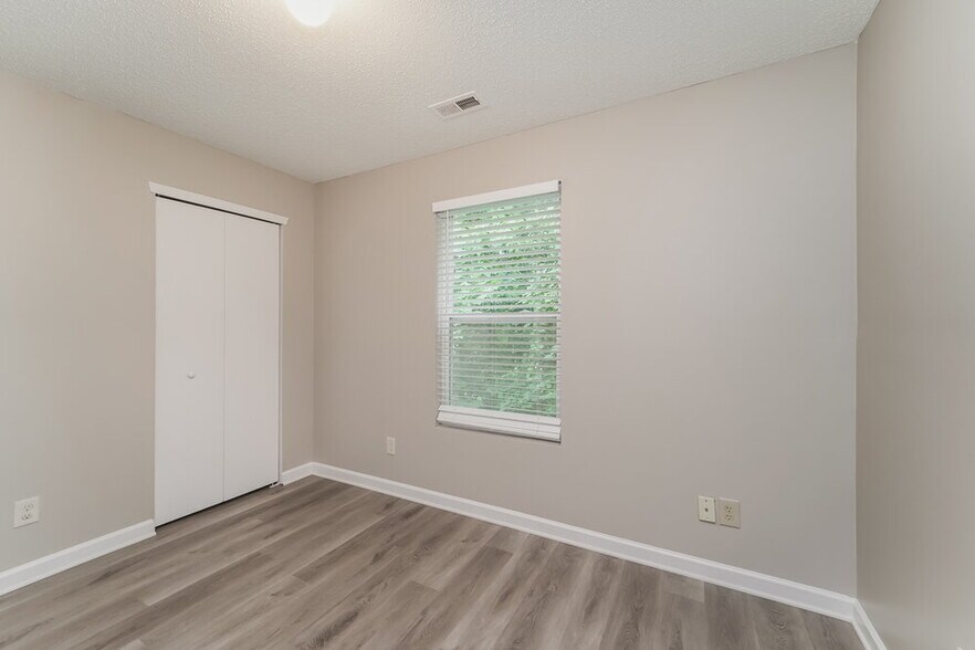 Building Photo - 7054 Sycamore Grove Ct