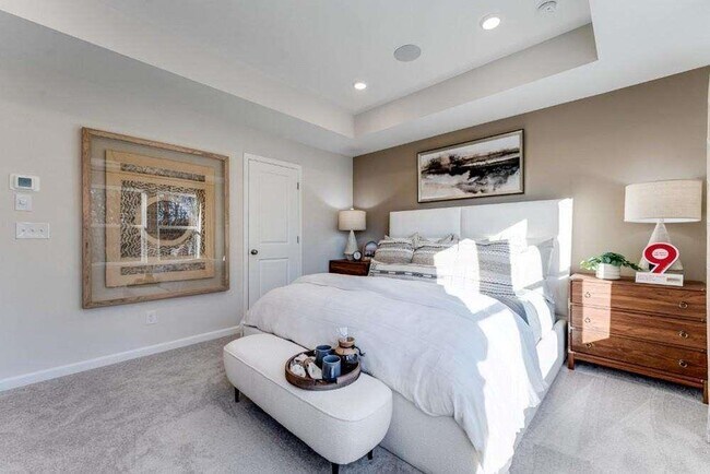 Building Photo - 5716 Schelton Pl