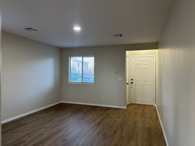 Building Photo - San Tan Valley, 4 bed, 2.5 bath, huge loft, 2300 sqft, 3 car garage