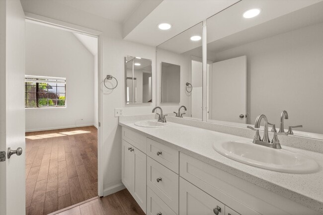 Building Photo - Renovated 2bed x 2.5bath Townhouse with Private Patio & 2-Car Garage