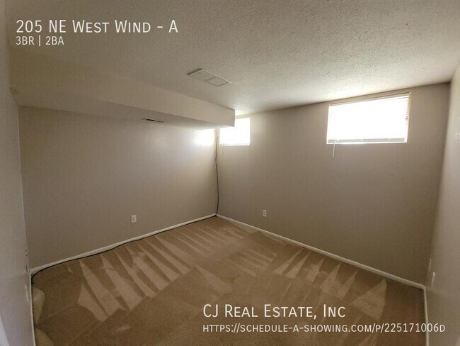 Building Photo - 205 NE Westwind Dr