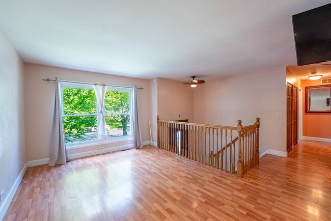 Building Photo - 121 S Orchard Dr