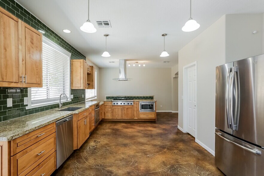 Building Photo - 13311 W Stella Ln