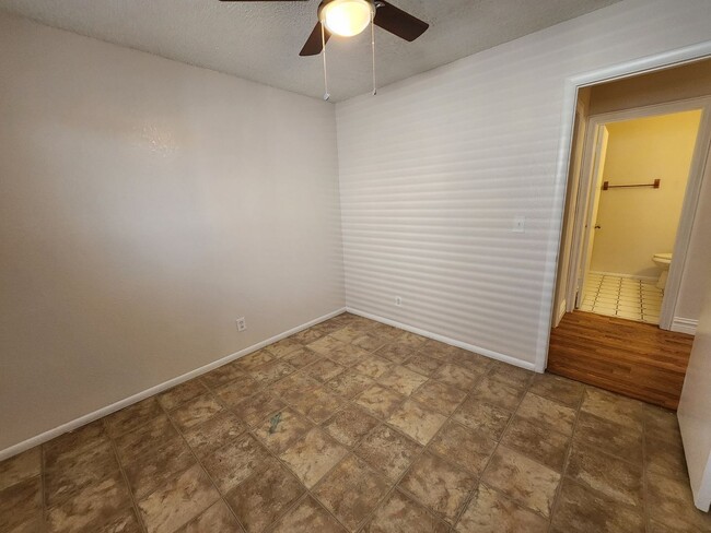 Building Photo - Beautiful  3 bedroom,2 bath,2 car garage h...