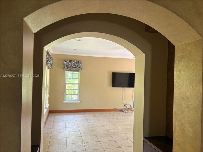 Building Photo - 805 Paradiso Ave