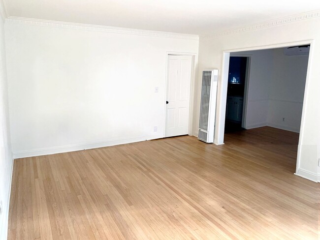 Building Photo - Olympic Duplex