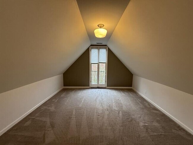 Building Photo - 2251 NW Hoyt St