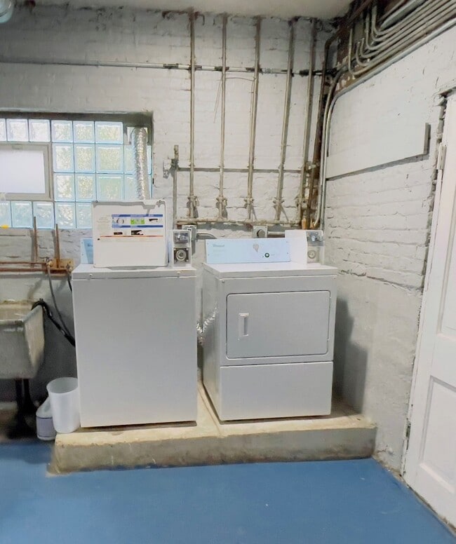 Building Photo - 2344 W Cortez St