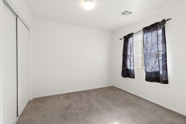 Building Photo - Welcome Home! 3 Bd, 2.5 Bths, 2-Car Garage, Open Floor Plan - Southwest