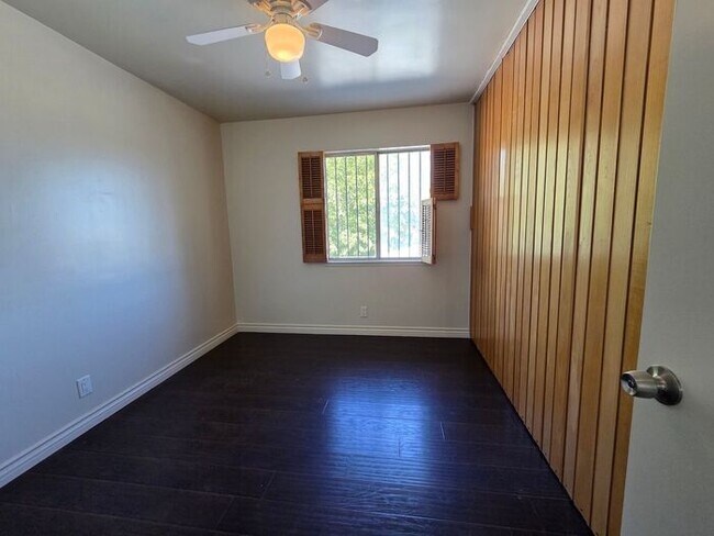 Building Photo - New Listing!