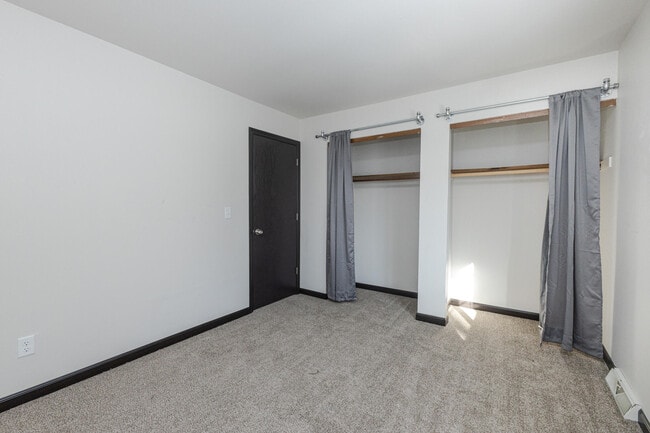 Building Photo - 721 Princeton Ct