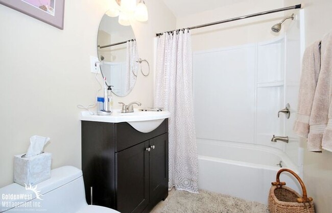 Building Photo - Stylish 3Bdm 2Ba Home in Cardiff by the Sea!