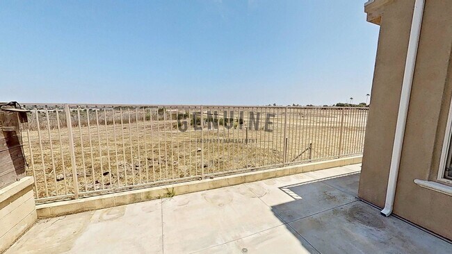 Building Photo - Spacious 3Bd 2.5Ba 2 Story Home w/ Fabulou...