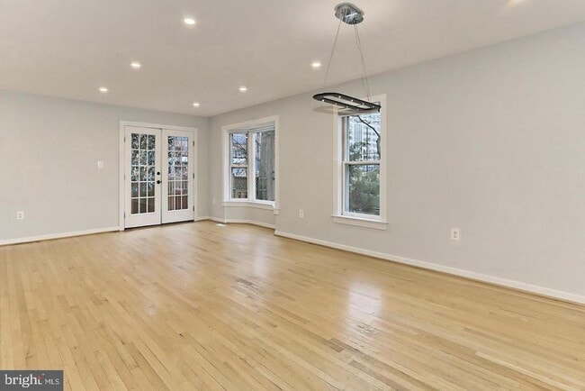 Building Photo - 1024 N Monroe St