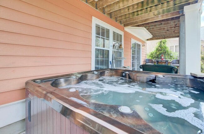 Building Photo - 1428 Bloomingdale Ln