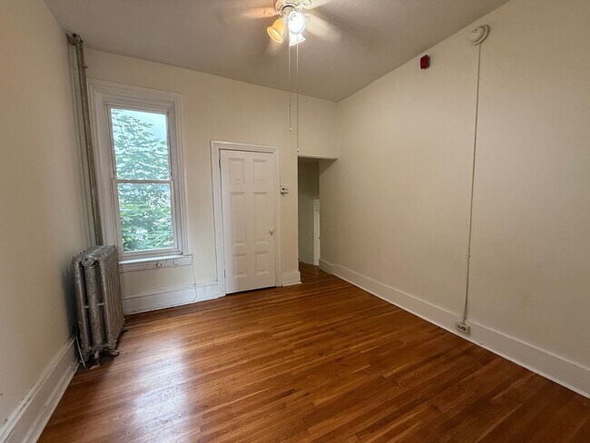 Building Photo - Newly Renovated Apartment in Brewerytown