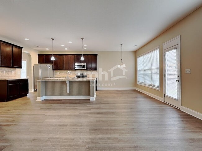 Building Photo - 3419 Greentree Ln