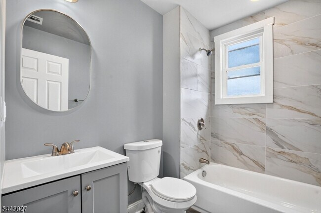 Building Photo - 882 S 14th St