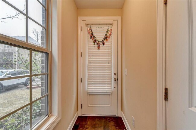 Building Photo - 2405 Tenor Ln