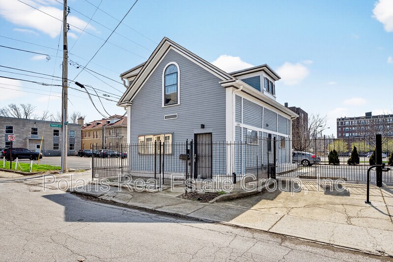 Building Photo - 145 E 14th St